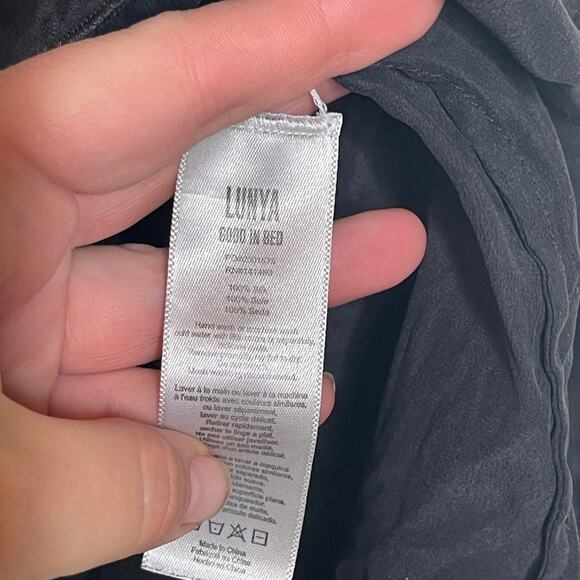 Lunya Black 100% silk tulip pajama tank top sz XL - Picture 6 of 6